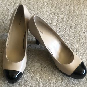 Like new, Tahari cap toe Laura 3 Inch heel